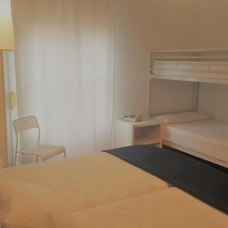 מדריד Hostal Santa Isabel מראה חיצוני תמונה