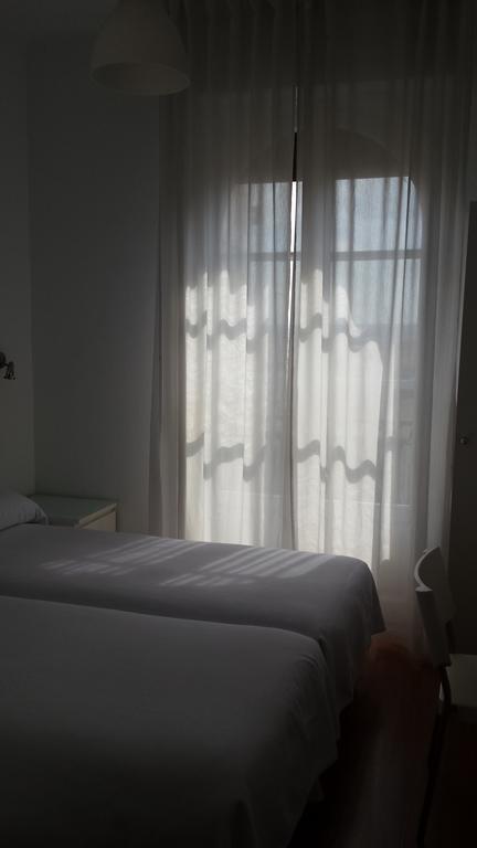 מדריד Hostal Santa Isabel מראה חיצוני תמונה