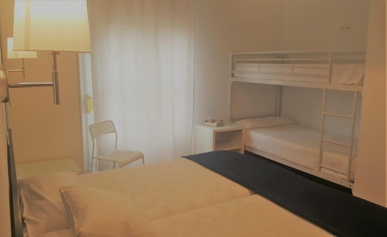 מדריד Hostal Santa Isabel מראה חיצוני תמונה